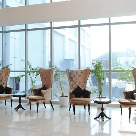 Xenious World Square Hotel กาเซียบัด ภายนอก รูปภาพ
