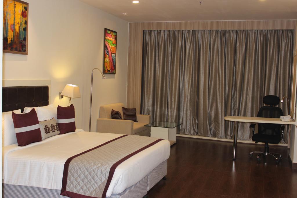 Xenious World Square Hotel กาเซียบัด ภายนอก รูปภาพ