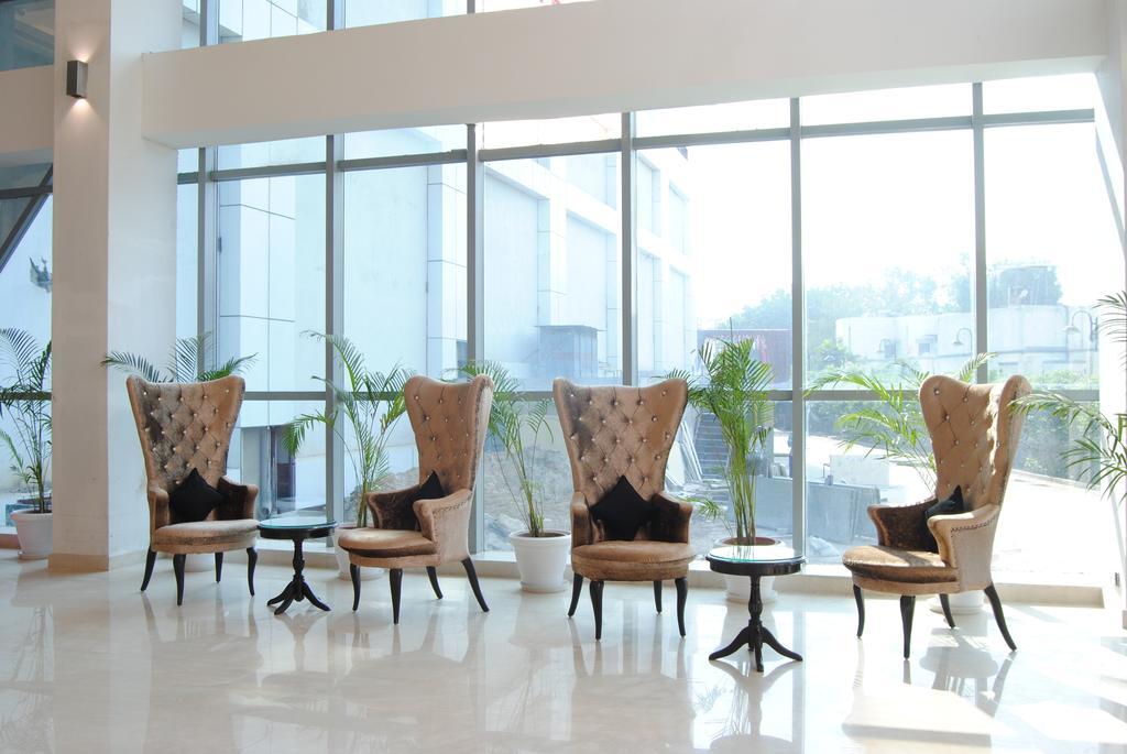 Xenious World Square Hotel กาเซียบัด ภายนอก รูปภาพ