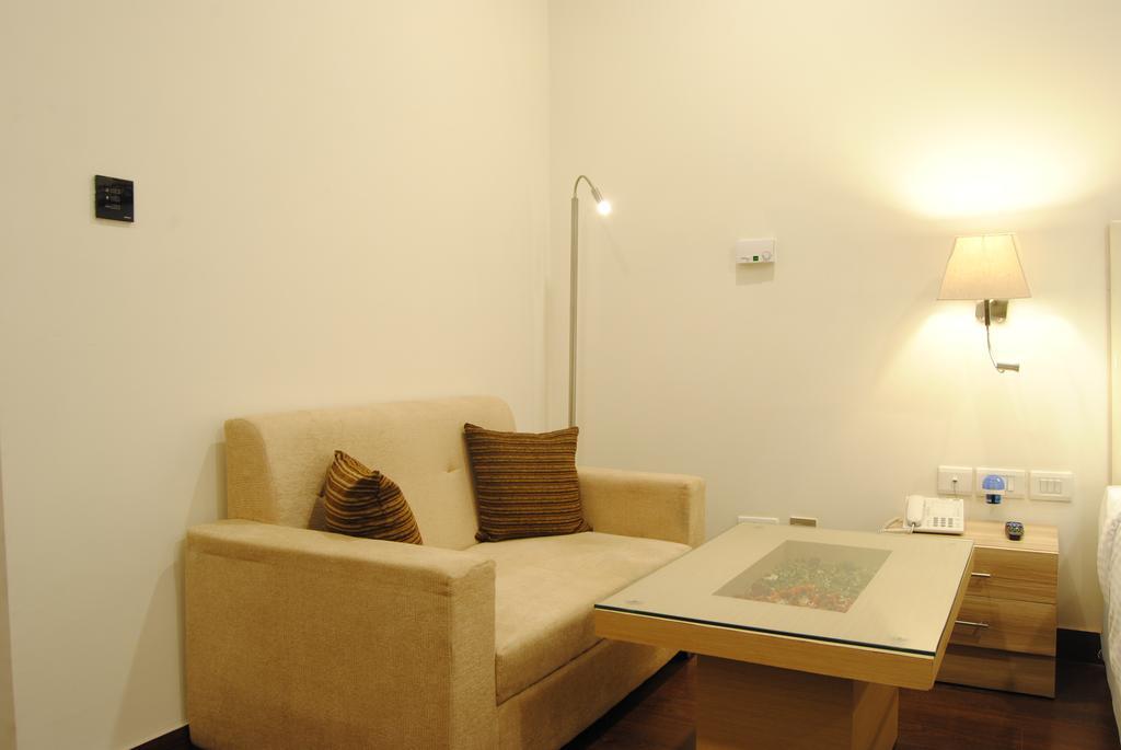 Xenious World Square Hotel กาเซียบัด ภายนอก รูปภาพ