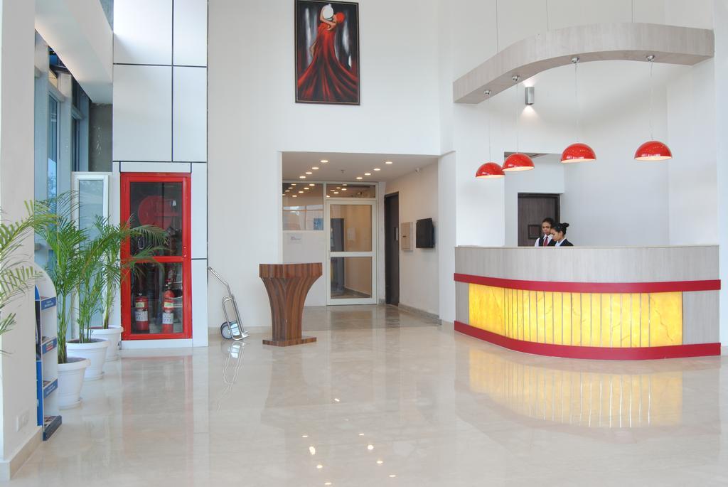 Xenious World Square Hotel กาเซียบัด ภายนอก รูปภาพ