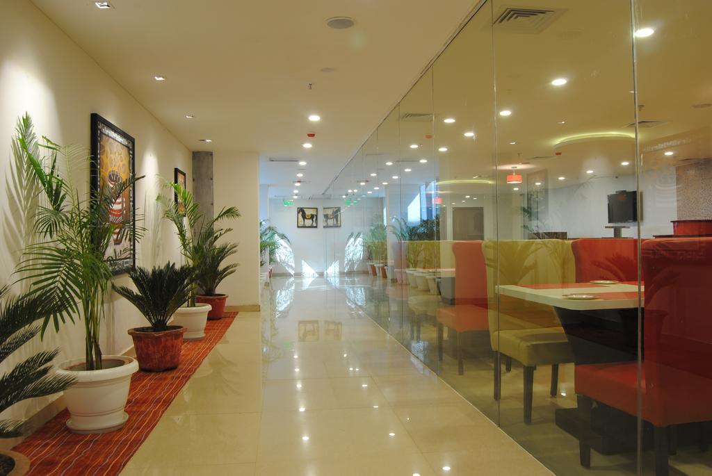 Xenious World Square Hotel กาเซียบัด ภายนอก รูปภาพ