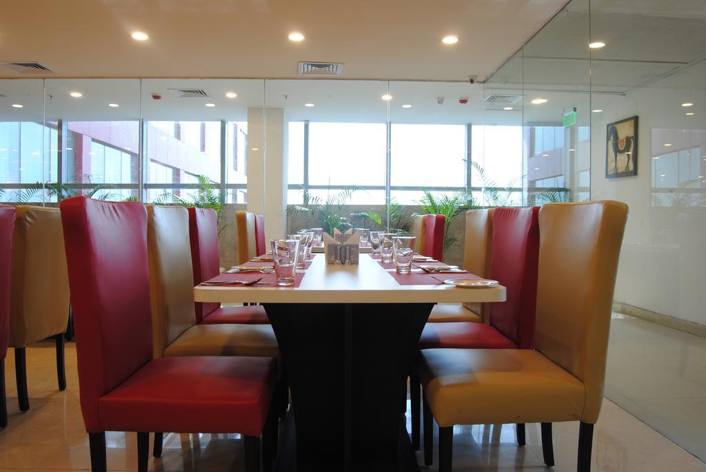 Xenious World Square Hotel กาเซียบัด ภายนอก รูปภาพ