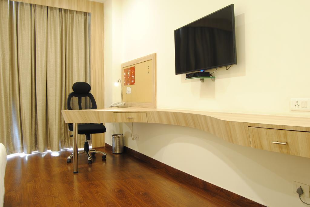 Xenious World Square Hotel กาเซียบัด ภายนอก รูปภาพ