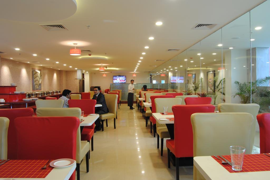 Xenious World Square Hotel กาเซียบัด ภายนอก รูปภาพ
