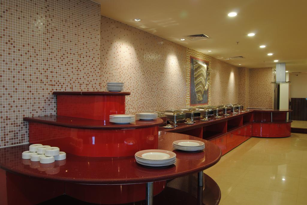 Xenious World Square Hotel กาเซียบัด ภายนอก รูปภาพ