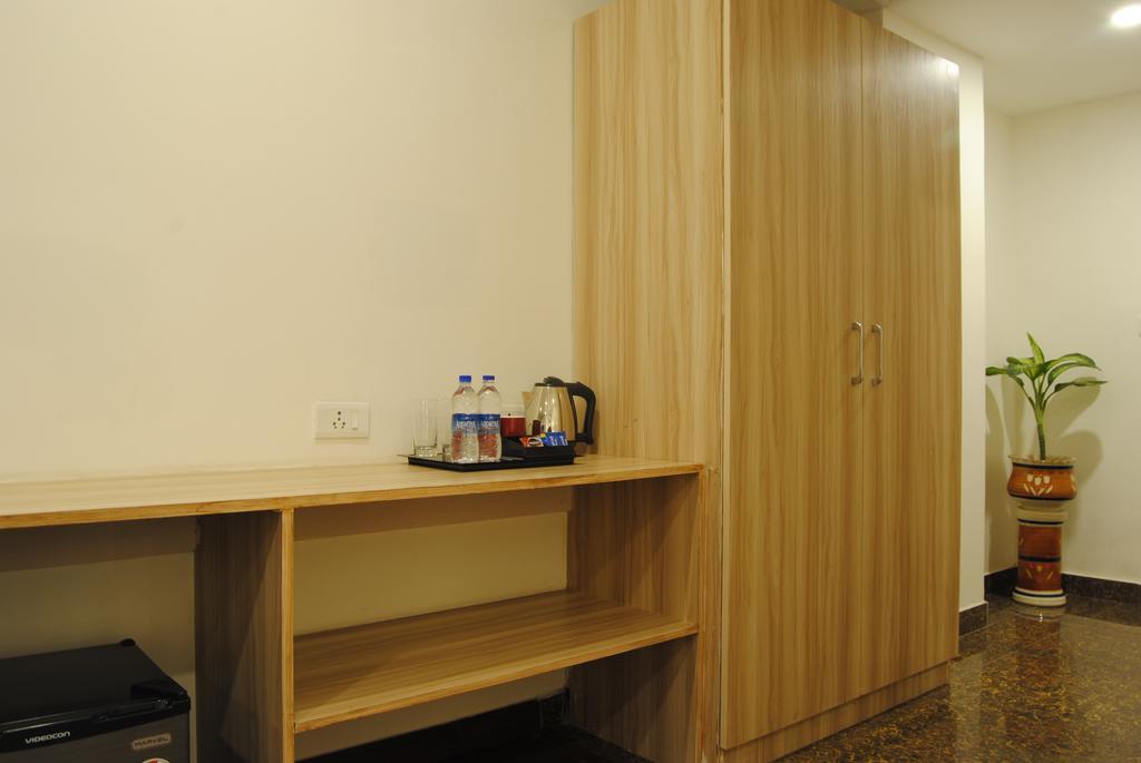 Xenious World Square Hotel กาเซียบัด ภายนอก รูปภาพ