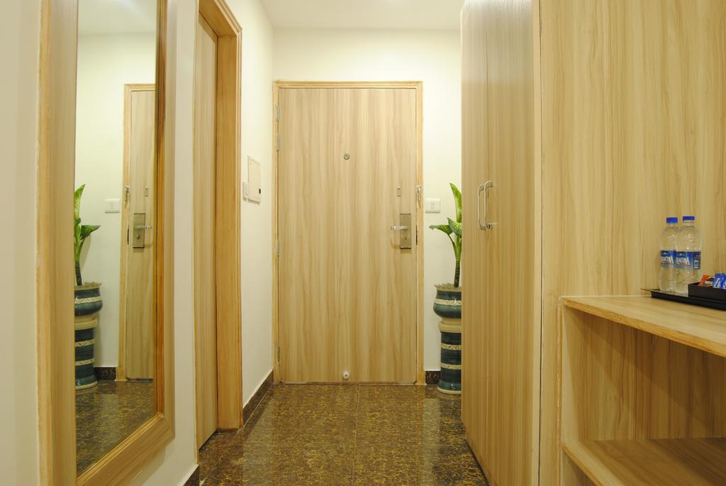 Xenious World Square Hotel กาเซียบัด ภายนอก รูปภาพ