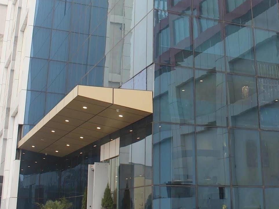 Xenious World Square Hotel กาเซียบัด ภายนอก รูปภาพ