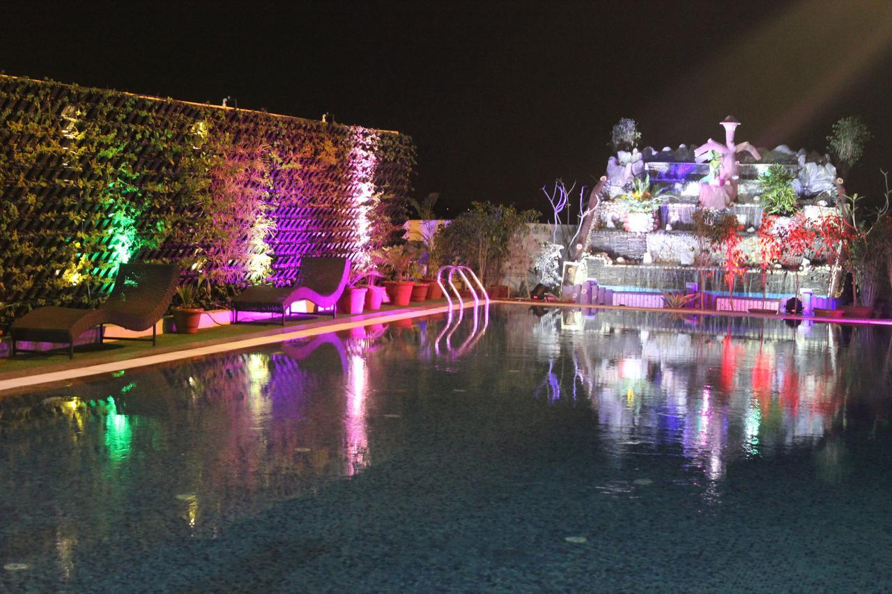 Xenious World Square Hotel กาเซียบัด ภายนอก รูปภาพ